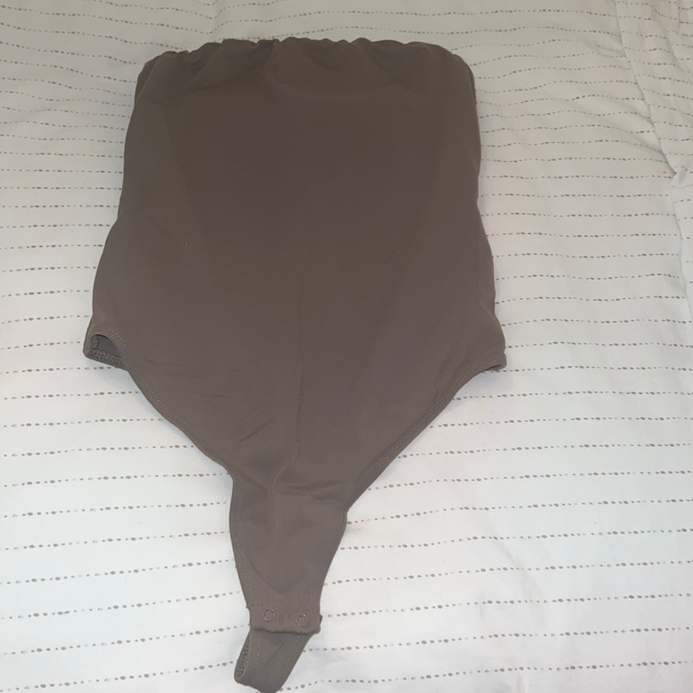 Aritzia -Contour Tube Bodysuit (Size M) color taupe